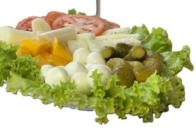 Salada Praia Brava com manga abacaxi palmito e ovos de codorna - Porto Grill